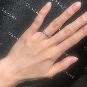 【TASAKI(タサキ)の口コミ】 婚約指輪、結婚指輪の重ね付けを普段からしたいと思っていたため婚約指輪…