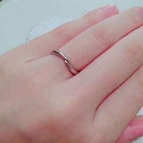 【I's stone(アイズストーン)の口コミ】 婚約指輪と重ね付けしたかったので、おなじブランドで購入しました。普段…