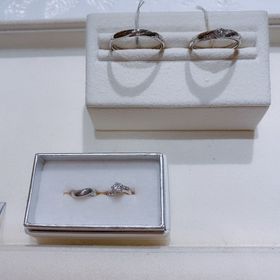 【festaria bijou SOPHIA(フェスタリア ビジュソフィア)の口コミ】 普通の結婚指輪にダイヤモンドが5つほど付いているものを探していました。…