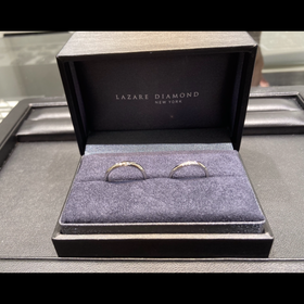 【ラザール ダイヤモンド(LAZARE DIAMOND)の口コミ】 指輪の決めてとしては、2人でデザインを選び気に入ったものにしました。
…