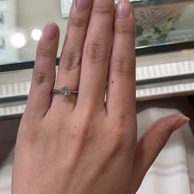 【宝寿堂(ほうじゅどう)の口コミ】 シンプルな1粒ダイヤのソリティアリングですが、宝飾の卸ということで、同…