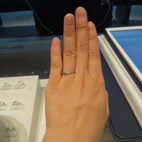 【銀座ダイヤモンドシライシの口コミ】 結婚指輪を探ひ始める前はストレートでシンプルな物がいいなと思っていま…