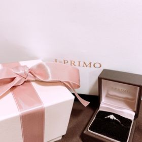 【アイプリモ(I-PRIMO)の口コミ】 サイドメレの指輪に憧れていて重ね付けのできるデザインを
求めていました…
