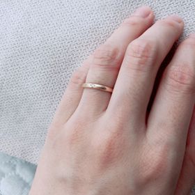 【MAHARAJA DIAMOND(マハラジャダイヤモンド)の口コミ】 マットなデザインがよく、仕事上 シンプルなものを探していたので こちら…