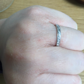 【エクセルコダイヤモンド(EXELCO DIAMOND)の口コミ】 ダイヤ入りにしたかったので、4Cにこだわりました！
あと、つけ心地が良か…