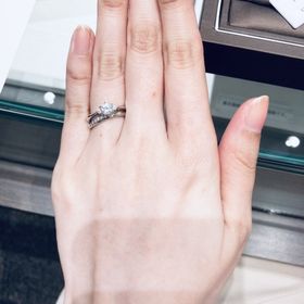 【アイプリモ(I-PRIMO)の口コミ】 婚約指輪のポラリスは、正面からみても素敵ですが、サイドビューがハート…