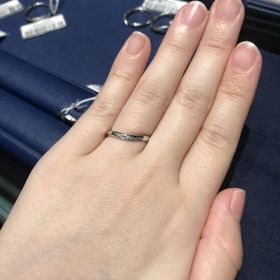 【銀座ダイヤモンドシライシの口コミ】 プラチナ、ダイヤが細かくついているもの、緩やかなVライン、シンプルなも…