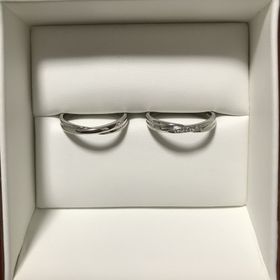 【YUKIZAKI BRIDAL(ユキザキブライダル)の口コミ】 デザインに惹かれ、またプラチナのキラキラ感もちょうどいい感じでした。…