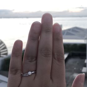 【アイプリモ(I-PRIMO)の口コミ】 デザインがとても素敵で、結婚指輪とも相性の良さそうなこちらの指輪に決…