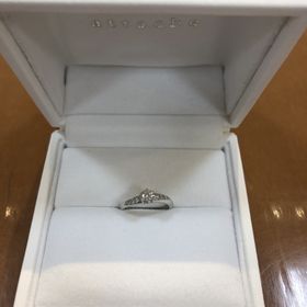 【ジュエリー東京の口コミ】 最初はストレートタイプで一石のものを考えていましたが、実際に一通りも…