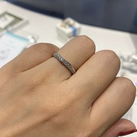 【銀座ダイヤモンドシライシの口コミ】 デザインとして前から見ても自分から見てもダイヤモンドが綺麗に見える所…