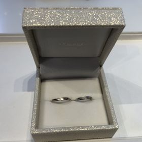 【SONARE(ソナーレ)の口コミ】 ダイヤは3石、ダイヤの周りにはミル打ちがしてありました。初め、ミル打ち…