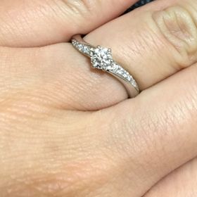 【エクセルコダイヤモンド(EXELCO DIAMOND)の口コミ】 婚約指輪と結婚指輪を重ね付けできる指輪が欲しくて、多くのお店を見まし…