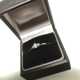 【アイプリモ(I-PRIMO)の口コミ】 デザインがとても良く、ダイヤとの組み合わせを考えたときにシンプルなが…