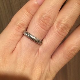 【ショーメ(CHAUMET)の口コミ】 プラチナ無垢のシンプルなデザインを夫が嫌がり、ひねりの効いたデザイン…