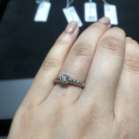 【ヴァン クリーフ＆アーペル(Van Cleef & Arpels)の口コミ】 ペルレというファッションリングのラインから作られたものらしいです。つ…