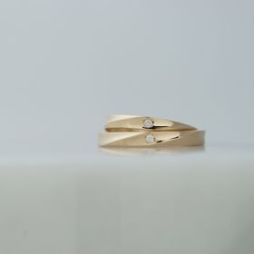 【THREE TREES(スリーツリーズ)の口コミ】 インスタグラムでたまたま手作りの結婚指輪があることを知りました。ブラ…