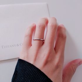 【ティファニー(Tiffany & Co.)の口コミ】 最初はシンプルな石の無い指輪にしようと思ってお店に行ったのですが、実…