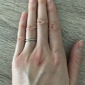 【銀座ダイヤモンドシライシの口コミ】 百合の葉についた朝露をイメージしているというコンセプトと真ん中を中心…