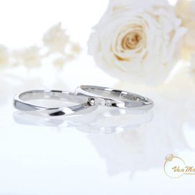 【宝石工房ヴァンモアの口コミ】 セミオーダーで作りたくてここにしました。沢山の指輪の種類があり、その…