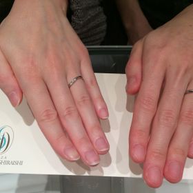 【銀座ダイヤモンドシライシの口コミ】 お互いの指に合っているデザインであると店員さんからアドバイスを受けた…