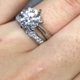【カルティエ(Cartier)の口コミ】 この度婚約指輪を選びに、店舗に伺いました。
一粒ダイヤが一番綺麗に見え…
