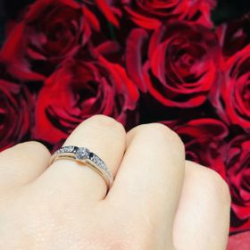 【ラザール ダイヤモンド(LAZARE DIAMOND)の口コミ】 デザインが個性的で、とにかくダイアモンドの輝きがとても良かったです。…