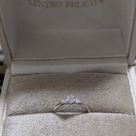 【WEDYの口コミ】 色々と見回ったがダイヤにこだわりたかった。
センターダイヤが大きく見え…