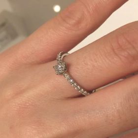 【festaria bijou SOPHIA(フェスタリア ビジュソフィア)の口コミ】 星の形に輝くダイヤモンドが可愛らしく綺麗ですし、サイドのアームの部分…