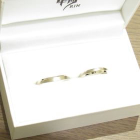 【輪-RIN-の口コミ】 シンプルでスタイリッシュなデザインでとても気に入りました。また、婚約…