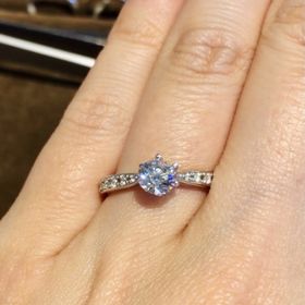 【アンジェリックフォセッテ(Angelique Fossette)の口コミ】 全体的に可愛らしい商品が多いような印象ですが、その中で華やかだけど品…