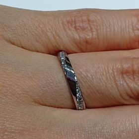 【ラザール ダイヤモンド(LAZARE DIAMOND)の口コミ】 ストレート、Vライン、ウェーブを試着してみて意外にストレートがしっくり…