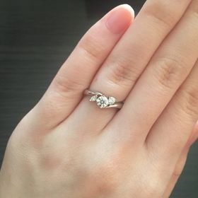 【MAHARAJA DIAMOND(マハラジャダイヤモンド)の口コミ】 結婚指輪との二重付けが出来る指輪のデザインを探していました。
結婚指輪…