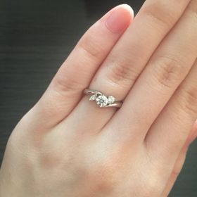 【MAHARAJA DIAMOND(マハラジャダイヤモンド)】の口コミ 結婚指輪との二重付けが出来る指輪のデザインを探していました。
結婚指輪...