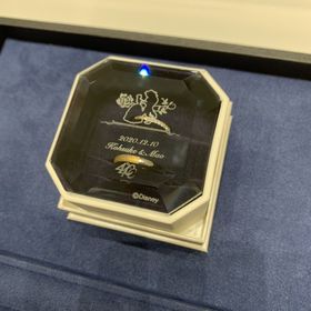 【4℃ BRIDAL(ヨンドシーブライダル)の口コミ】 他にはないデザインで、ゴールドとシルバーの2色使いのデザインが魅力的に…