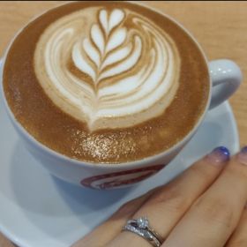 【ラザール ダイヤモンド(LAZARE DIAMOND)の口コミ】 とてもシンプルで、結婚指輪のデザインとケンカしないところが気に入りま…