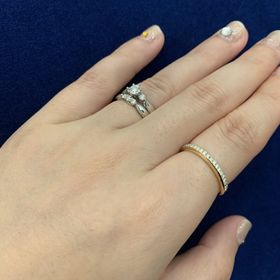 【ラザール ダイヤモンド(LAZARE DIAMOND)の口コミ】 デザインはシンプルだけど細かいディテールにこだわっていて、ゴールドの…