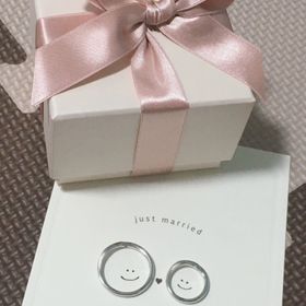 【アイプリモ(I-PRIMO)の口コミ】 ダイヤ付きのものと悩みましたが、ウェーブのデザインとつや消しが気に入…