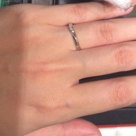 【ラザール ダイヤモンド(LAZARE DIAMOND)の口コミ】 ダイヤモンドの並び方が綺麗で輝きもしっかりとしています。虹色に輝くそ…