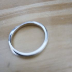 【LUCIE(ルシエ)の口コミ】 人と会う仕事なので、目立ち過ぎないものでかつデザイン性もあるものをと…