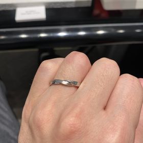 【エクセルコダイヤモンド(EXELCO DIAMOND)の口コミ】 ストレートな形状ながら非常に立体的なデザインなので、非常に気に入りま…