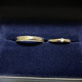 【銀座ダイヤモンドシライシの口コミ】 シンプルなデザインで、長くつける結婚指輪には最適だと思いました。
また…