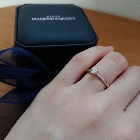 【銀座ダイヤモンドシライシの口コミ】 旦那さんが選んでくれました。シンプルなデザインを希望していたところ、…