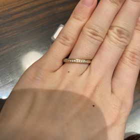 【俄(にわか)の口コミ】 プラチナとは違って、ゴールドを試着しました。肌なじみが良くて、他の人…