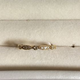 【agete(アガット)の口コミ】 ゴールドベースでキラキラ輝いている指輪を求めて百貨店を歩いているとき…