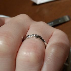 【ギンザタナカブライダル(GINZA TANAKA BRIDAL)の口コミ】 全体は丸いですが、重なる部分の角がなめらかではないため、シャープな印…