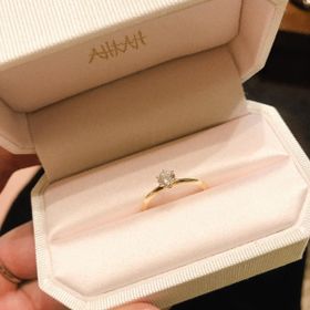 【AHKAH(アーカー)の口コミ】 理想としていた形だった為、ほぼ即決しました。むだな装飾がなく、石だけ…