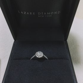 【ラザール ダイヤモンド(LAZARE DIAMOND)の口コミ】 当初はシンプルで華奢な指輪で探していました。決して安い買い物では無い…