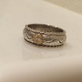 【ARIZONA FREEDOM(アリゾナフリーダム)の口コミ】 夫婦揃ってカジュアルな服しか着ないので、それに合う指輪がいいねと話し…