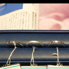 【銀座ダイヤモンドシライシの口コミ】 指輪のデザインは1番左の指輪が良くて、真ん中と右の指輪はつや消しの参考…
